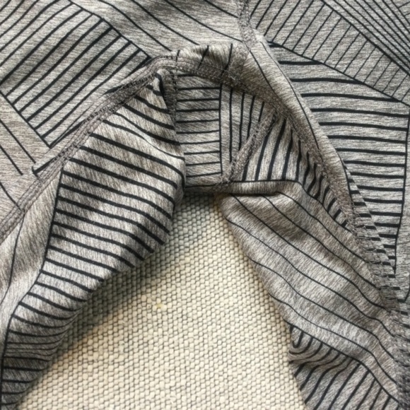 Brooks gray and black crop size medium - Picture 4 of 8
